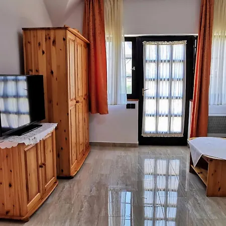 Apartament Gemuetliche Fuer 3 Personen By Interhome